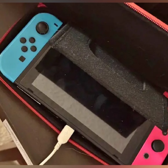 Nintendo switch game blue and red looking new - Picture 2 of 5